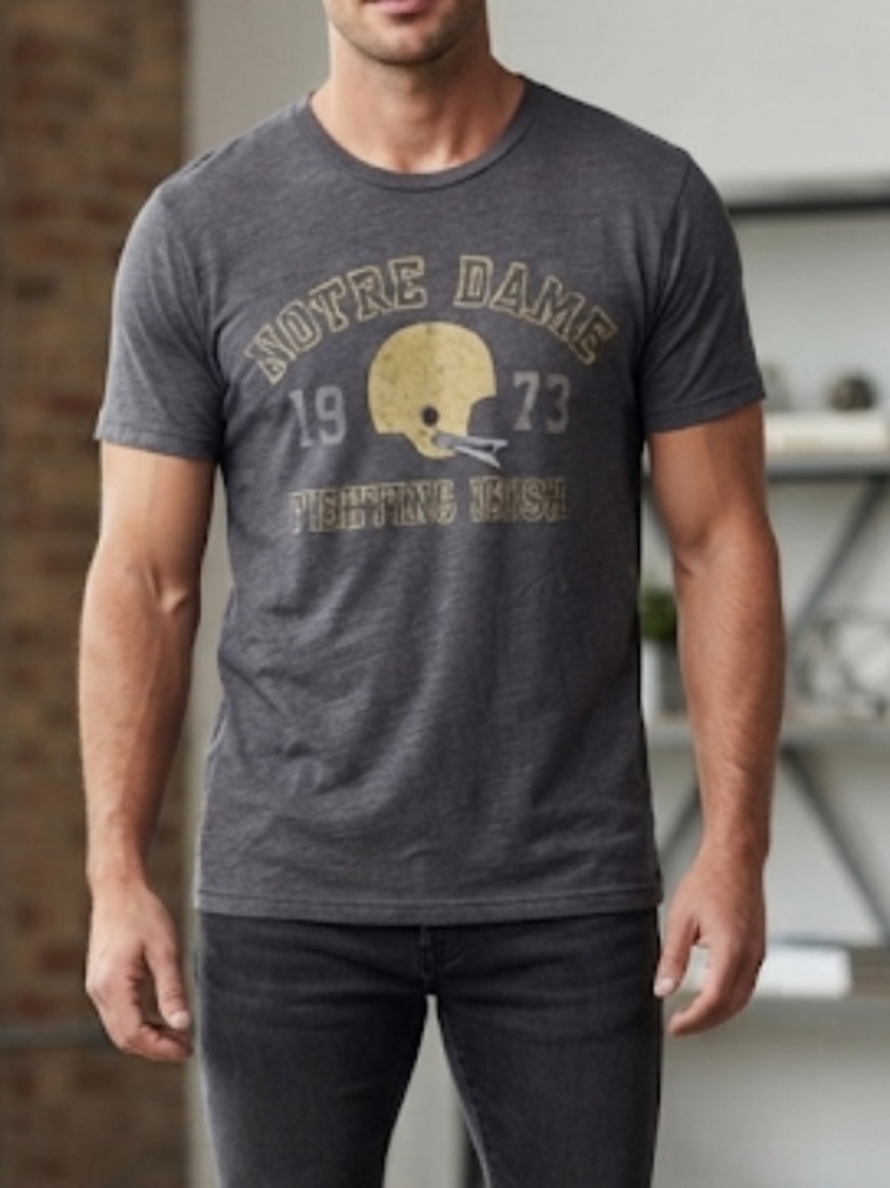 NOTRE DAME Fighting Irish Football Graphic Burnout T-Shirt Small